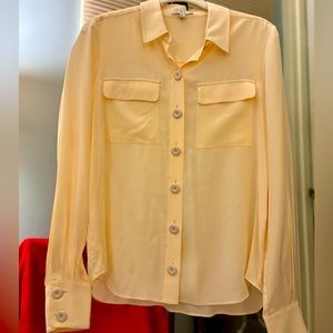Joie 100% silk blouse with statement buttons and chest pockets. EUC size Small.